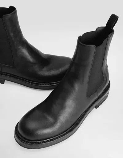 Dolce & Gabbana Chunky Sole Round Toe Ankle Boots In Black