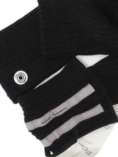 Rick Owens Knit Gloves With Button Detail And Ribbed Texture In Black
