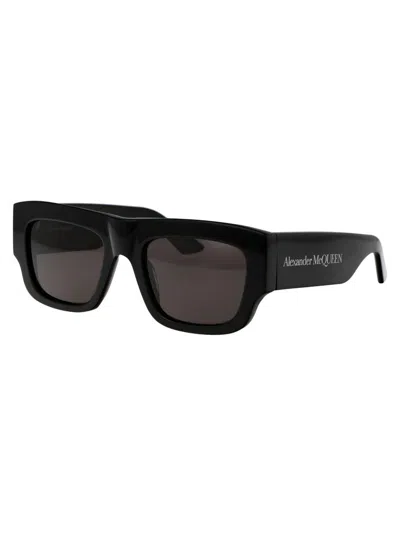 Alexander Mcqueen Sunglasses In Blue