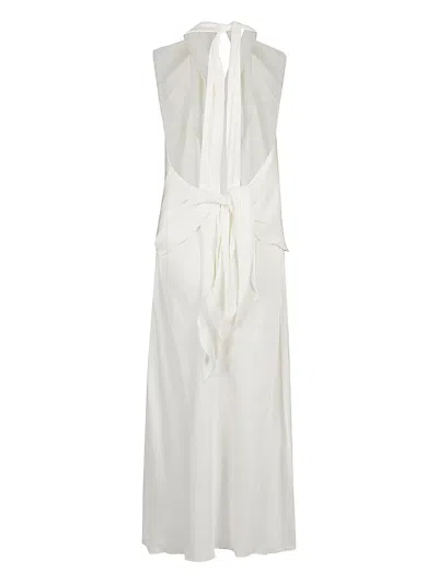 垂坠领无袖连衣裙