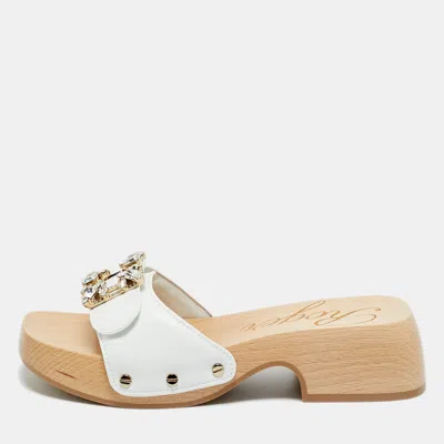 Pre-owned Roger Vivier White Leather Crystal Embellished Viv Clogs Size 34