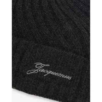 Jacquemus Le Bonnet Tourni Grey Beanie With Turn-up Brim And Logo Lettering On The Front In Wool Man In Black