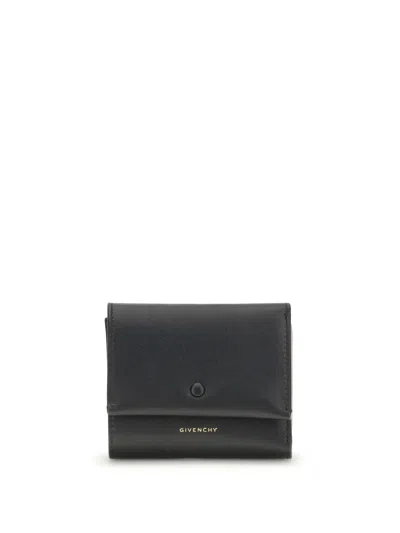 Givenchy Day Trifold Snap Wallet In Shiny Leather In Black