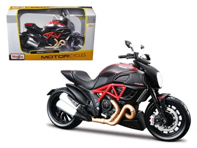 Maisto Ducati Diavel Red And Carbon 1/12 Diecast Motorcycle Model By  In Multi