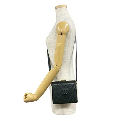 Pre-owned Chanel Black Leather Pochette Shoulder Bag ()