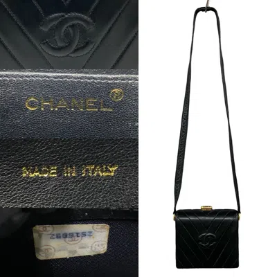 Pre-owned Chanel Black Leather Pochette Shoulder Bag ()