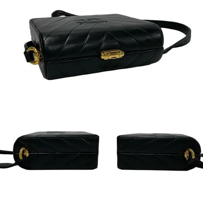 Pre-owned Chanel Black Leather Pochette Shoulder Bag ()