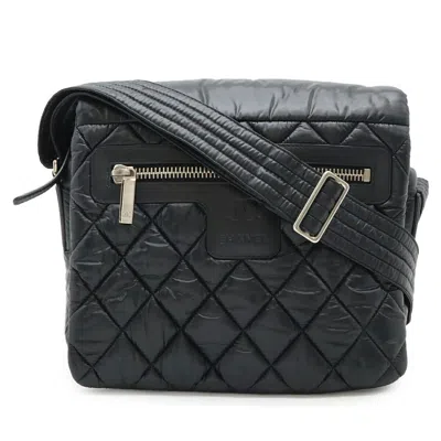 Pre-owned Chanel Black Nylon Leather Shoulder Bag ()