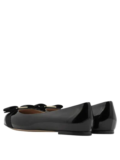 Ferragamo Varina Bow-embellished Patent-leather Ballet Flats In Black
