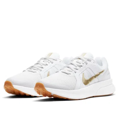 Nike (wmns)  Run Swift 2 'platinum Metallic Gold' In Multi