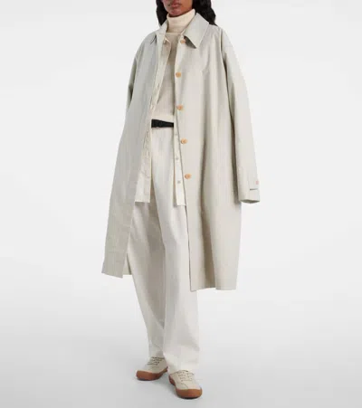 The Row Lizzy Cashmere Turtleneck Sweater In Gold