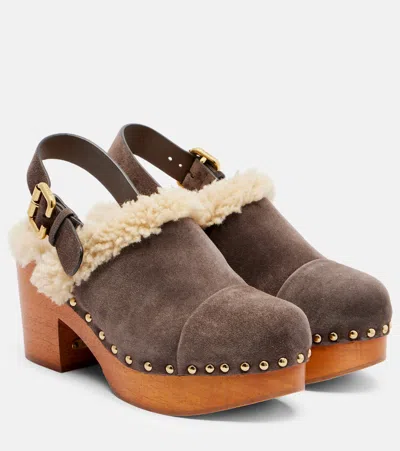 Chloé Jeannette Shearling-trimmed Suede Wedge Clogs In Brown