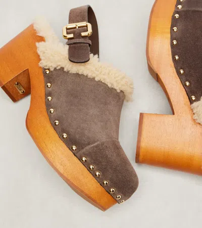 Chloé Jeannette Shearling-trimmed Suede Wedge Clogs In Brown