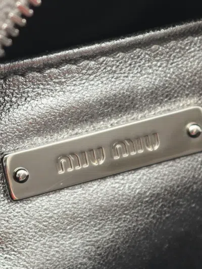 Pre-owned Miu Miu 2010s Matelassé-effect Shoulder Bag In Silver