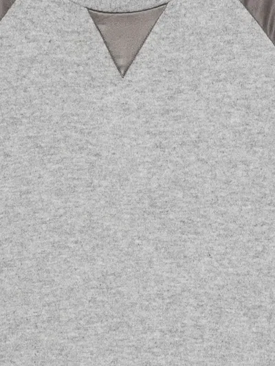 插肩式衣袖缎面拼接T恤