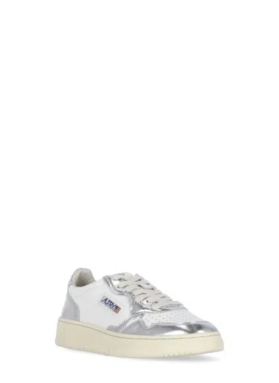 Autry Medalist Low Two-tone Sneakers In White And Metallic Silver Leather In Silver