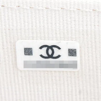Pre-owned Chanel Matelasse White Tweed Shoulder Bag ()