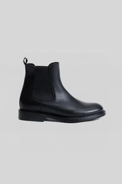Robert Barakett Nolan Chelsea Boot In Black