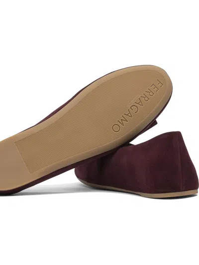 Ferragamo Bow Detail Suede Ballerinas In Burgundy