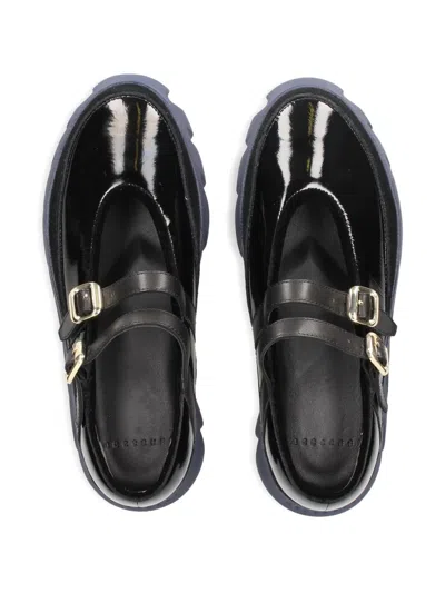 双扣环皮质平底鞋