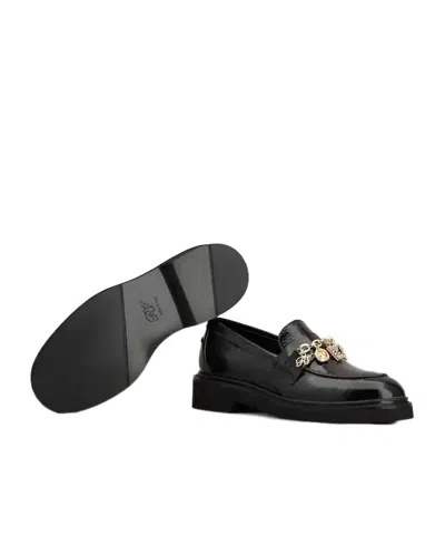 Roger Vivier Women Black Leather Loafers In Black