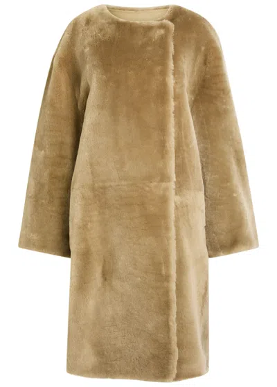Totême Toteme Main Shearling Coat In Brown