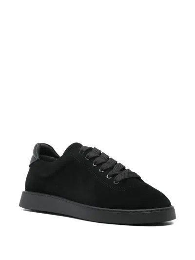 Referenc The Cassetta Sneakers In Black