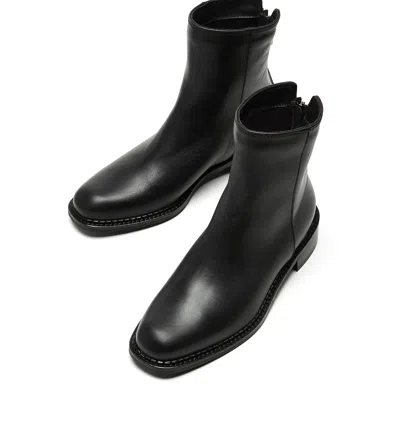 La Canadienne Clarke Lug Sole Boot In Black
