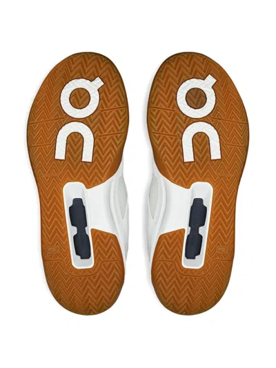 On The Roger Clubhouse Pro Youth Sneakers In White