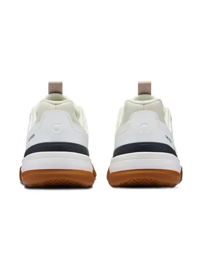 On The Roger Clubhouse Pro Youth Sneakers In White