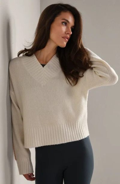 Rhone Westside V-neck Sweater In Neutral