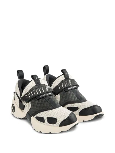 Jordan Trunner Lx Sneaker In Multi
