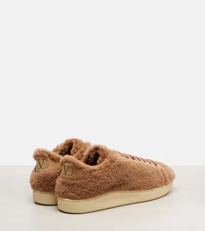Valentino Vlogo Signature Shearling Sneaker In Nude