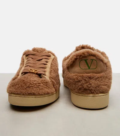 Valentino Vlogo Signature Shearling Sneaker In Nude