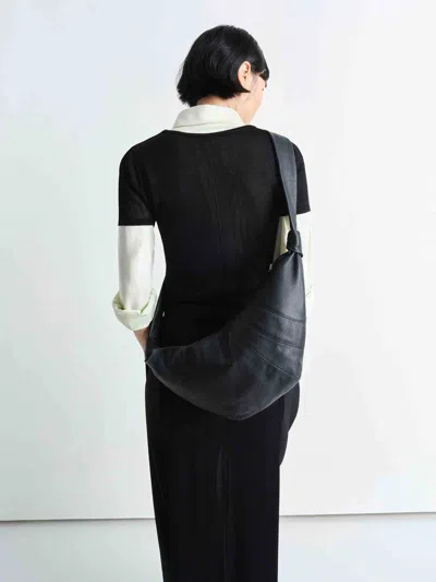 Lemaire Medium Croissant Leather Bag In Black