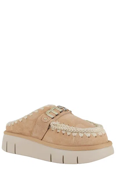 Mou Metal Logo Bounce Clog In Neutral