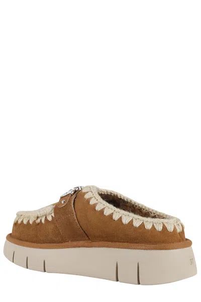 Mou Bounce Metal Logo Cognac Clog In Brown