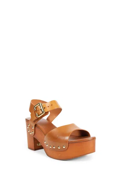 Chloé Jeannette Wedge Clogs In Brown