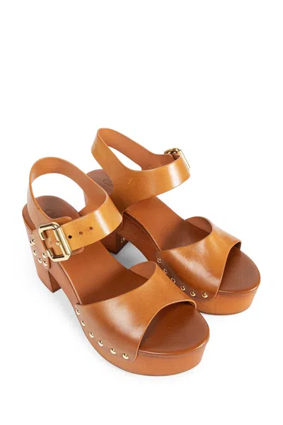 Chloé Jeannette Wedge Clogs In Brown