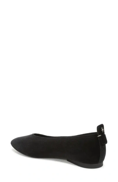 27 Edit Naturalizer Carla Flat In Black