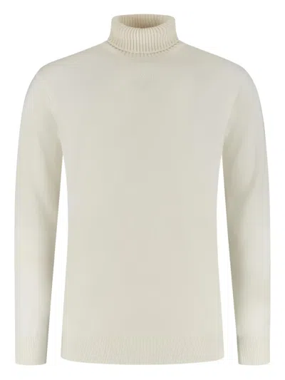 Doriani Turtleneck Sweater In White
