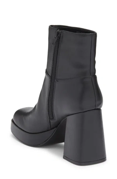 Steve Madden Izabelle Platform Boot In Black