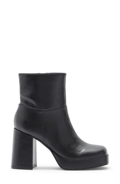 Steve Madden Izabelle Platform Boot In Black