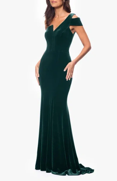 Betsy & Adam One-shoulder Velvet Mermaid Gown In Green