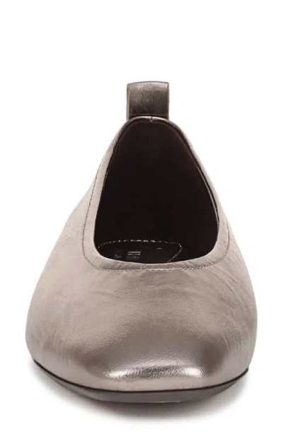 27 Edit Naturalizer Carla Flat In Multi