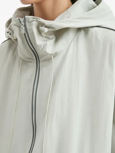 滚边边饰连帽夹克