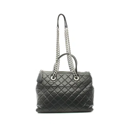 Pre-owned Chanel Matelasse Leather Shoulder Bag In Black
