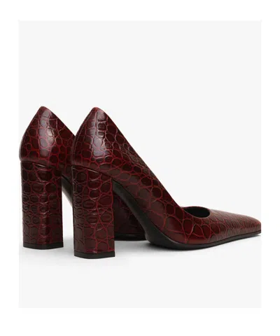 Alaïa Show Pointed Toe Lizard Embossed Pump In Red