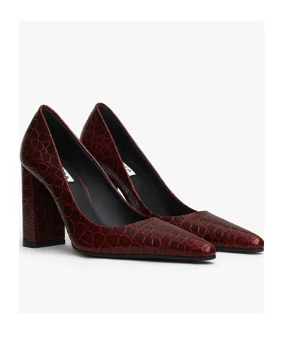 Alaïa Show Pointed Toe Lizard Embossed Pump In Red