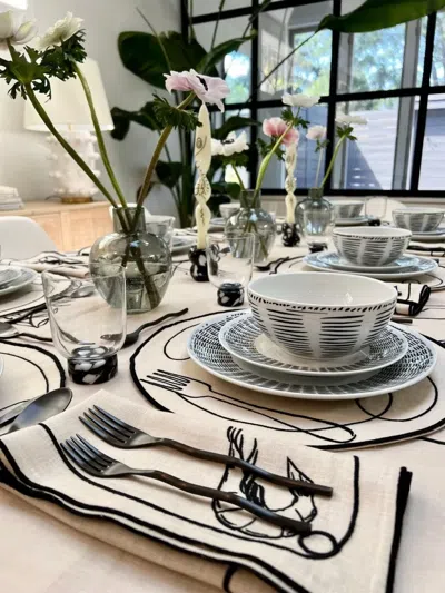 Misette Line-drawing Linen Napkins (set Of Four) In Neutral